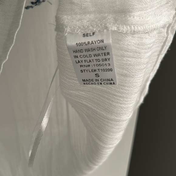 Savanna Jane white V neck embroidery top - Picture 3 of 4